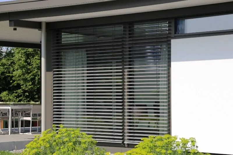 otwarte zaluzje fasadowe 1